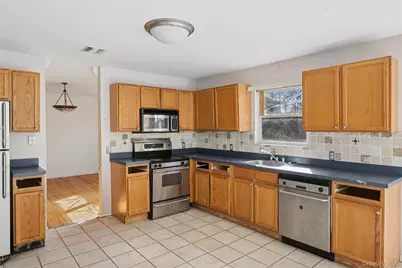 6 1st Avenue, Holtsville, NY 11742 - Photo 8