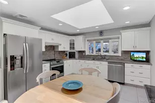 27 Cedar St, Syosset, NY 11791 - Photo 12