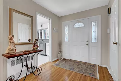 27 Cedar Street, Syosset, NY 11791 - Photo 4