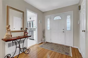 27 Cedar St, Syosset, NY 11791 - Photo 4