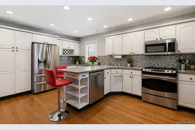 44 S Howells Avenue, Farmingville, NY 11738 - Photo 4