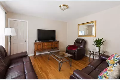 44 S Howells Avenue, Farmingville, NY 11738 - Photo 6