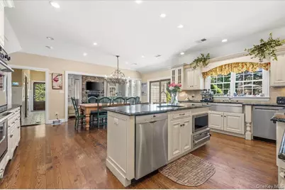 2 Memas Court, Dix Hills, NY 11746 - Photo 8