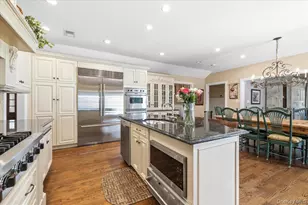 2 Memas Ct, Dix Hills, NY 11746 - Photo 10