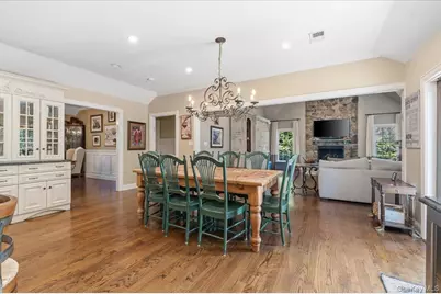 2 Memas Court, Dix Hills, NY 11746 - Photo 12