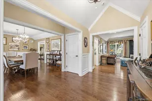 2 Memas Ct, Dix Hills, NY 11746 - Photo 4