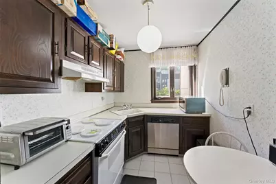 1200 Warburton Avenue #11, Yonkers, NY 10701 - Photo 6