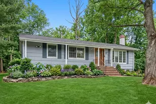 17 Victoria Dr, Airmont, NY 10901 - Photo 2
