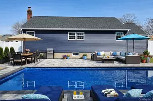 308 Hancock St, Brentwood, NY 11717 - Photo 2