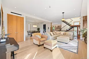 3 Hewlett Pl, Great Neck, NY 11024 - Photo 2