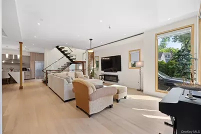 3 Hewlett Place, Great Neck, NY 11024 - Photo 4