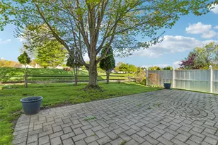 14 Julia Cir, Middle Island, NY 11953 - Photo 28