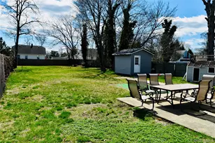 32 Pearl St, Patchogue, NY 11772 - Photo 4