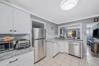 56 Bay Avenue, Ronkonkoma, NY 11779 - Photo 8