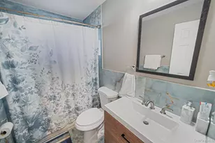 232 30th St, Lindenhurst, NY 11757 - Photo 16