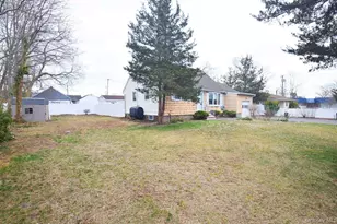 3 Windus Dr, Shirley, NY 11967 - Photo 4