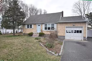 3 Windus Dr, Shirley, NY 11967 - Photo 2