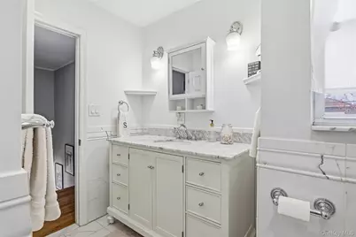 2450 Yorktown St, Oceanside, NY 11572 - Photo 8