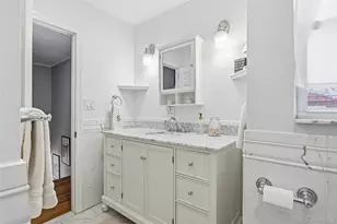 2450 Yorktown St, Oceanside, NY 11572 - Photo 8