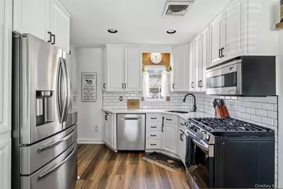 2450 Yorktown St, Oceanside, NY 11572 - Photo 12