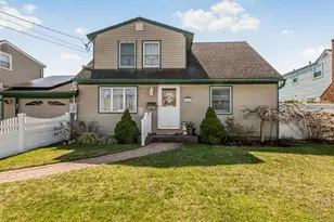 159 Montgomery Ave, Oceanside, NY 11572 - Photo 2