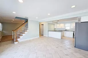 34 Arch Ln, Hicksville, NY 11801 - Photo 4