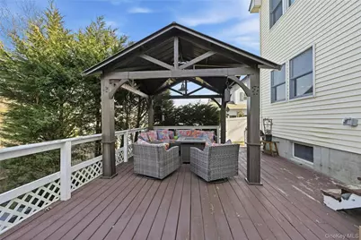 39 Memorial Boulevard, East Moriches, NY 11940 - Photo 36