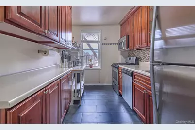 74-45 Yellowstone Boulevard #4H, Rego Park, NY 11374 - Photo 12