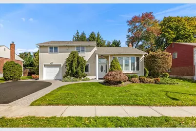 23 Coronet Lane, Plainview, NY 11803 - Photo 2