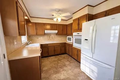 9 Guilford Court #B, Ridge, NY 11961 - Photo 8