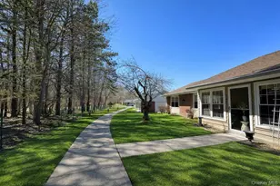 64 Enfield Ct, Ridge, NY 11961 - Photo 2