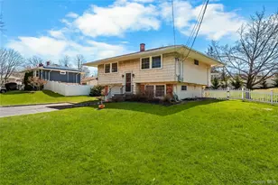 18 Lynx Ln, East Setauket, NY 11733 - Photo 2