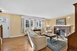 31 Fairfields Ln, Huntington Station, NY 11746 - Photo 4