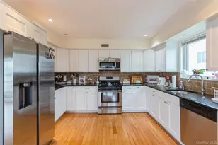 271 Arthur St, Freeport, NY 11520 - Photo 16