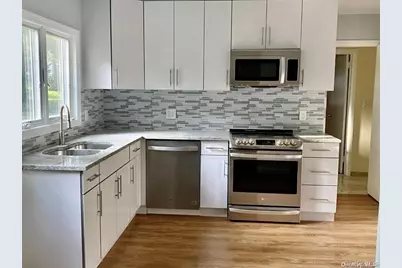 321 Nassau Avenue, Manhasset, NY 11030 - Photo 2