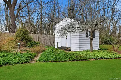 110 Macon Avenue, Sayville, NY 11782 - Photo 36