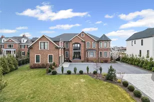 185 Willetts Ln, West Islip, NY 11795 - Photo 2