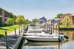 246 Captains Dr, West Babylon, NY 11704 - Photo 8