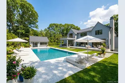 8 Ashwood Court, Southampton, NY 11968 - Photo 2
