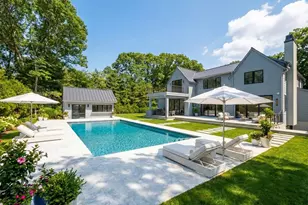 8 Ashwood Ct, Southampton, NY 11968 - Photo 2