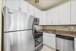 179 Surf Dr, Bronx, NY 10473 - Photo 6