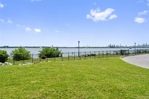 179 Surf Dr, Bronx, NY 10473 - Photo 24