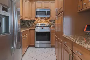 163 Floyd St, Brentwood, NY 11717 - Photo 8