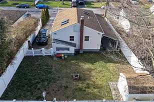 163 Floyd St, Brentwood, NY 11717 - Photo 28