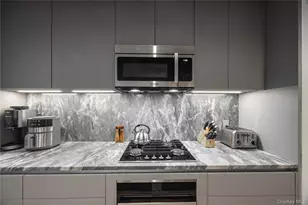 547 W 47th St, New York, NY 10036 - Photo 8
