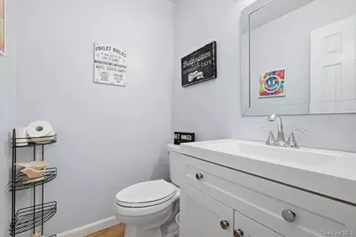 10 Weatherstone Way, Smithtown, NY 11787 - Photo 16