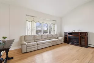 40 Scholar Ln, Commack, NY 11725 - Photo 6