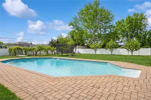 40 Scholar Ln, Commack, NY 11725 - Photo 40