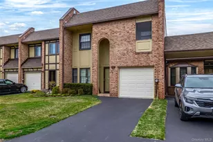 48 Southgate Cir, Massapequa Park, NY 11762 - Photo 2