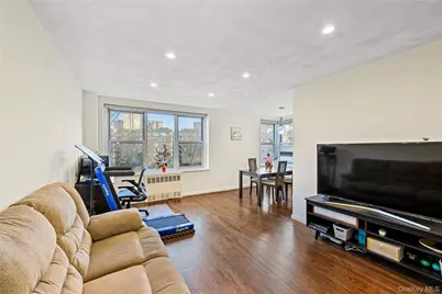 18-40 211th Street #4E, Bayside, NY 11360 - Photo 4